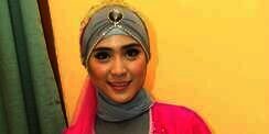 Hijab Modern Khas Istri Ustad Solmed