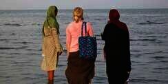Pantai Ini Khusus Perempuan, Pria Dilarang Masuk