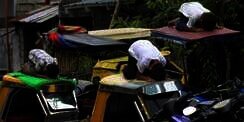 Kekhusyukan Salat Tak Memandang Tempat