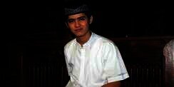 Gaya Baju Koko `Si Ganteng` Aliando Syarief