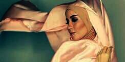 Hijab `Monokrom` Artis Cantik Malaysia