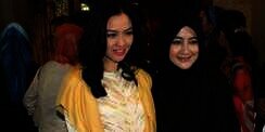 Revalina dan Pipik `Uje`, Serupa Tapi Tak Sama