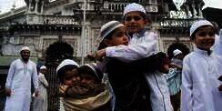 Tradisi Unik Lebaran di Negara Minoritas Muslim Dunia
