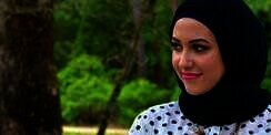 Gaya Minimalis Hijabers Amrik Berdarah Palestina