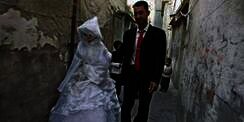 Mengharukan, Warga Gaza Nikah Massal di Pengungsian
