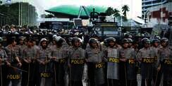 Kisah Brigadir Wawan, Jual Bakso Demi Kesembuhan Anak