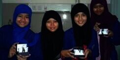 Keren, 4 Hijaber Ini Ciptakan Jam Tangan Pengusir Stres