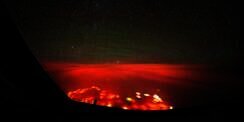 Cahaya Aneh di Langit Samudera Pasifik