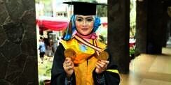 Lydia, Hijaber Lulusan Terbaik dengan IPK Nyaris Sempurna