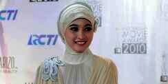 Gaya Hijab Artis Meyda Sefira