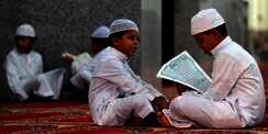 Heboh Guru Ngaji Brutal Pukuli Santri