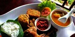 Warung Emak: Nikmati Nasi Bakar Paket Spesial