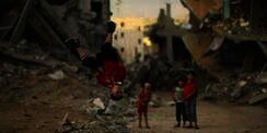 ABG Gaza Olahraga Berbahaya di Reruntuhan Perang