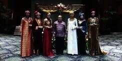 Koleksi Dian Pelangi Laris Manis di Amerika