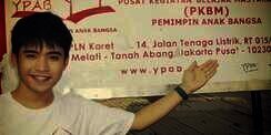 Pria Tampan Ini Dirikan Sekolah Kejujuran 