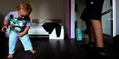 Lucunya, Bayi 20 Bulan Adu Breakdance dengan Ayah
