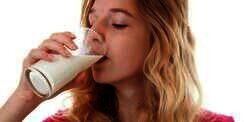Dampak Buruk Kebanyakan Minum Susu
