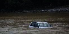 Tak Terima Dicerai, Suami Ceburkan Mobil Istri ke Sungai