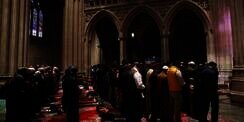 Begini Suasana Muslim AS Salat di Gereja Katedral Washington