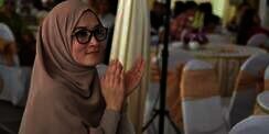Lyra Virna Tambah Cantik Berhijab Syar`i