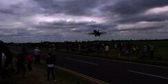 Manuver Bahaya, Jet Tempur F-16 Terbang di Atas Kepala