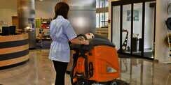 Demi Suami, Dokter Ini Rela Jadi Cleaning Service