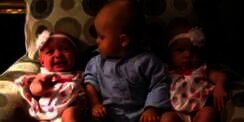 Video Bayi Kebingungan `Banjir` Penonton
