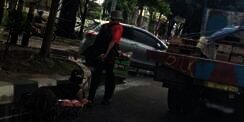 Anak Cacat Putra Pengasong Itu Ingin Jadi Ahli Komputer