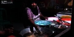 Heboh Wanita Kebal Minyak Mendidih