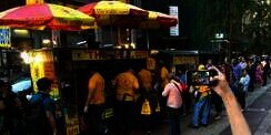 Hotdog Asongan Halal AS Siap Dongkel McDonalds
