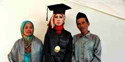 Putri Buruh Tani Itu Mahasiswa Terbaik UIN Walisongo