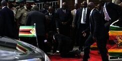Presiden Jatuh dari Tangga, Paspampres Panik