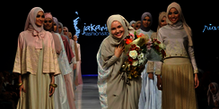 `Warna Warni Bunga` di Panggung Ultah Wardah
