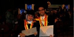 `Aku dan Ibu Raih Gelar Doktor di Hari Wisuda yang Sama` 