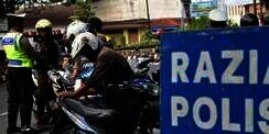 Polisi Gadungan Naik Moge Terobos Busway