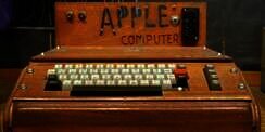 Nenek di Amerika 'Buang' Komputer Super Langka Apple