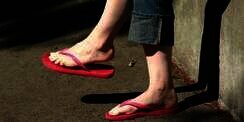 Wah, Sandal Jepit Ternyata Lebih Bahaya dari Sepatu Hak Tinggi