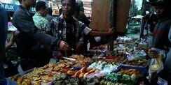 Berburu Takjil di Pasar Benhil