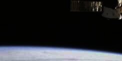 Video NASA Perlihatkan 3 Pesawat Alien Tinggalkan Bumi?