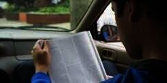Ini Alasan Mengapa Bisa Pusing Ketika Membaca Buku di Mobil
