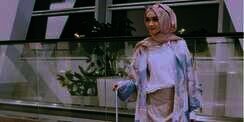 Puteri Hasanah, Tampil Menawan Saat Traveling 