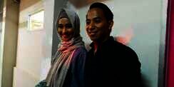 Berhijab, Poppy Bunga Lebih Mudah Rawat Rambut