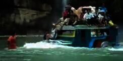 Angkutan Umum Sampai Rafting Demi Antar Penumpang