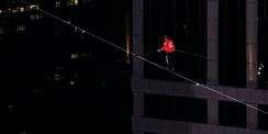 5 Aksi Nekad Menantang Maut Melawan Ketinggian