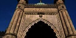 Berfoto Selfie di Taj Mahal, Wisatawan Jepang Meninggal