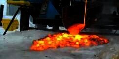 Ini Yang Terjadi Jika Lahar Panas Bertemu Dengan Bongkahan Es