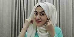 Mengintip Sarah Gadrie, Dokter Hijab Cantik Langganan Artis