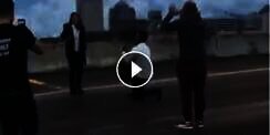 Pria Nekat Lamar Kekasih Di Tengah Jalan Tol Ramaikan Medsos