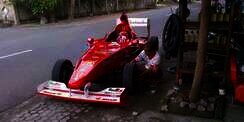 Cuma di Indonesia, Mobil Balap F1 ke Tambal Ban
