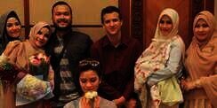 Sosok Mengejutkan di Foto Keluarga Zaskia Mecca